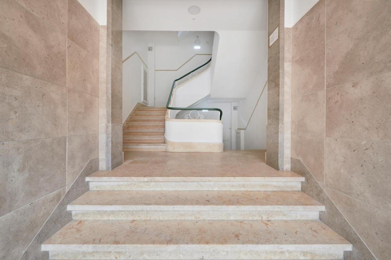 Light-Filled & Renovated Apartment, By Timecooler Лиссабон Экстерьер фото