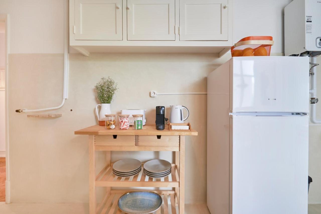 Light-Filled & Renovated Apartment, By Timecooler Лиссабон Экстерьер фото