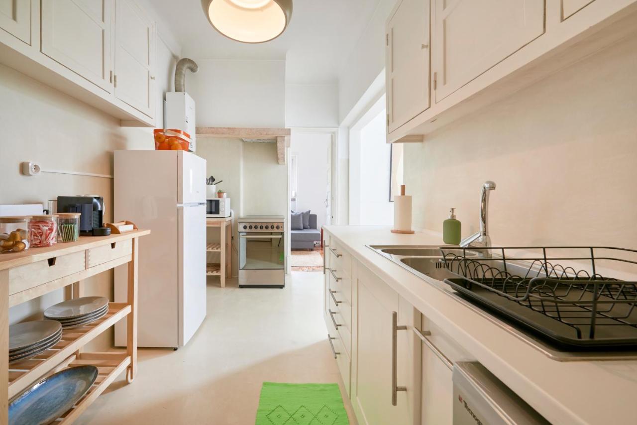 Light-Filled & Renovated Apartment, By Timecooler Лиссабон Экстерьер фото