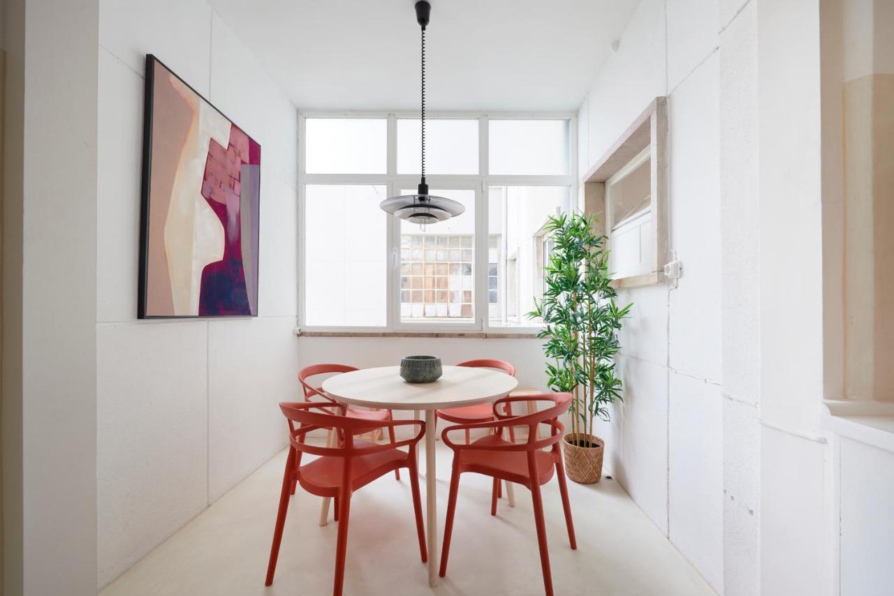 Light-Filled & Renovated Apartment, By Timecooler Лиссабон Экстерьер фото